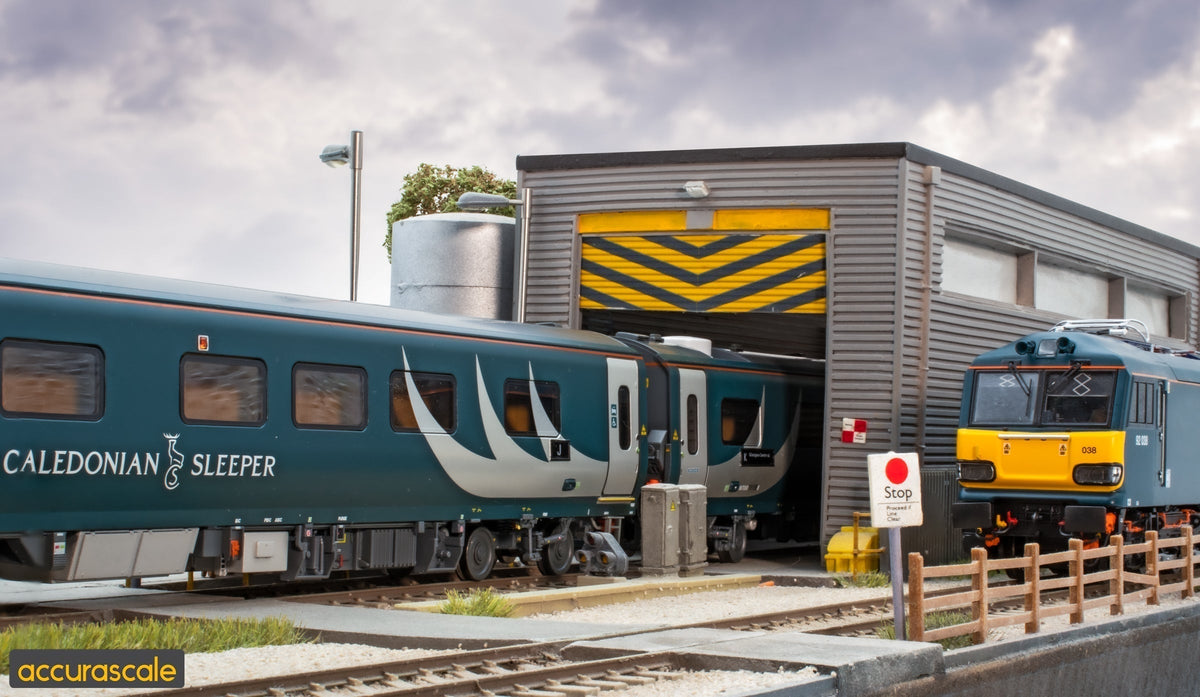We stappen aan boord van de nachtelijke trein terwijl de Caledonian Sl ...