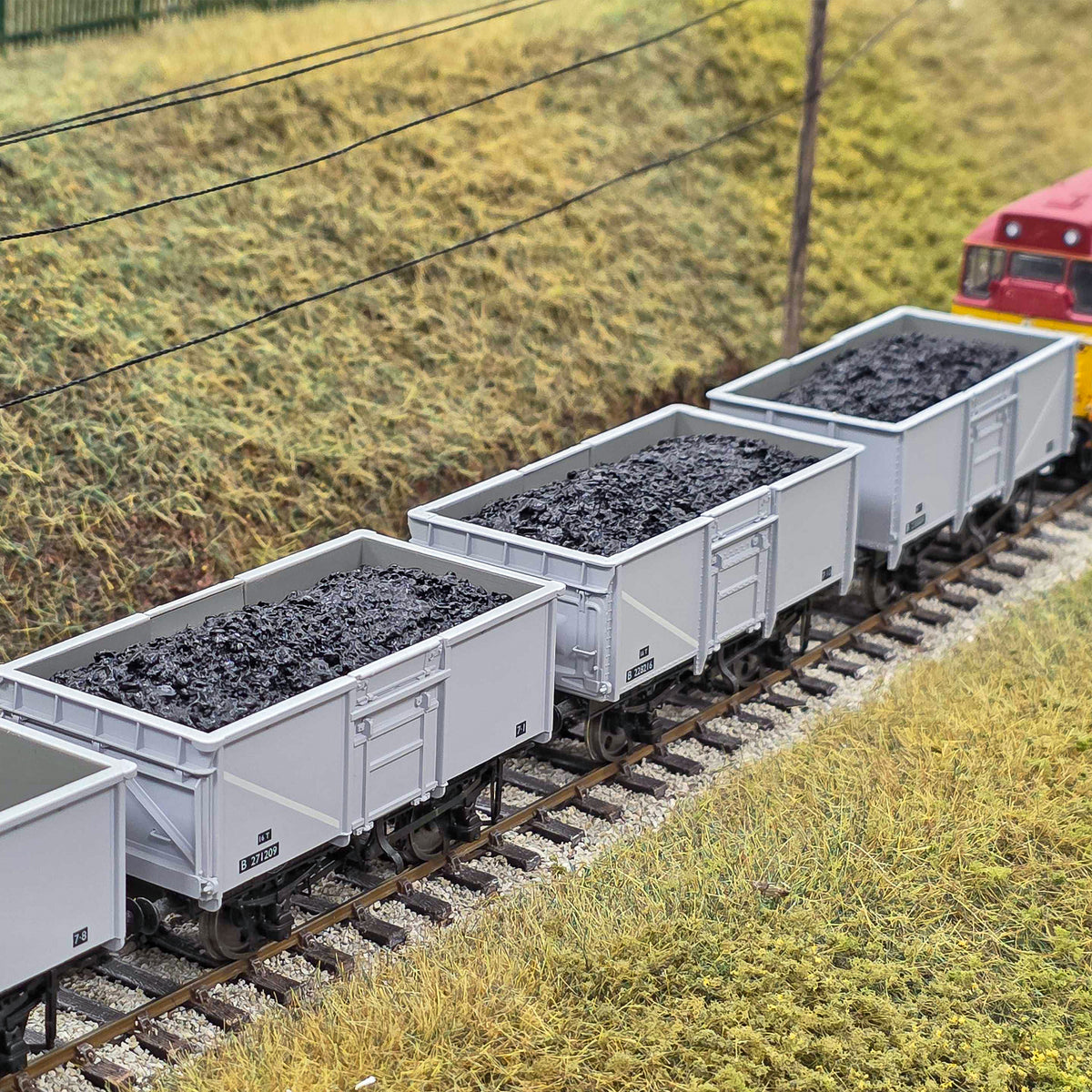Coal Loading Rack 'Real Coal' Loads for 16t Mineral Wagons – Accurascale